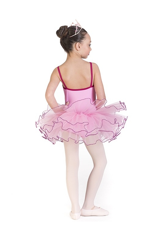 Petite Fille De Ballerine Dans Un Tutu Violet Dansant Dans Une Pièce Sombre  Banque D'Images et Photos Libres De Droits. Image 80973004